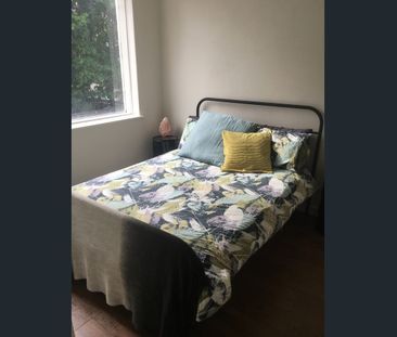 Spacious One Bedroom - Photo 2