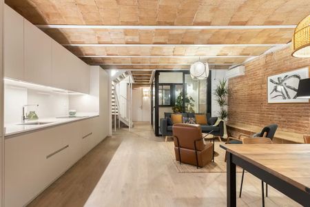 Carrer de l'Espanya Industrial, Barcelona, Catalonia 08014 - Photo 2