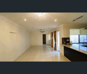 25 Orangetip Crescent, Calamvale, Qld 4116 - Photo 3