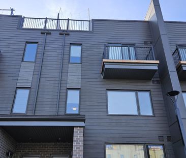 For Lease - 736 Mishi Private, Manor Park - Cardinal Glen and Area,... - Photo 1