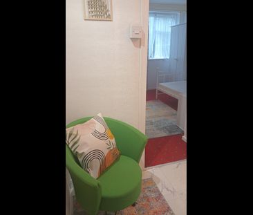 Studio Flat, London, NW9 - Photo 3