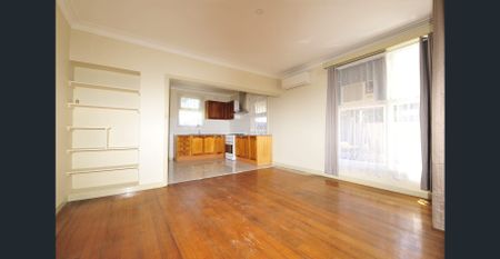 Prime Springvale Location - Walk to Everything! - Photo 2