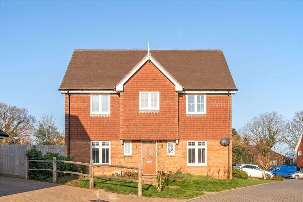 A modern, stylish home in the pretty village of Hawkhurst - Photo 1