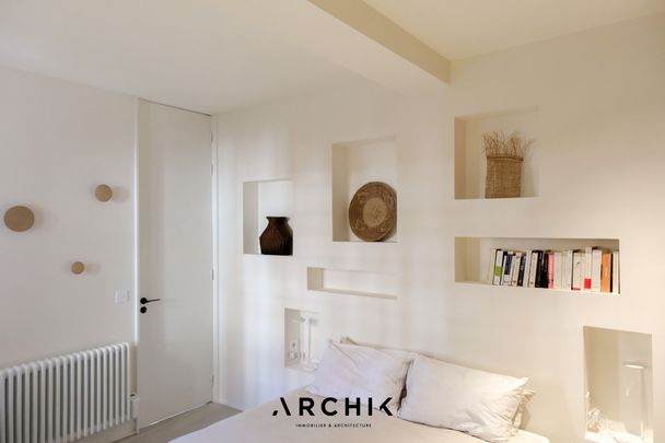 Architecture des années 30, cette belle copropriété située au coeur du quartier du Pyla accueille en rez-de-jardin un appartement de 55 m2 au cadre idyllique. - Photo 1