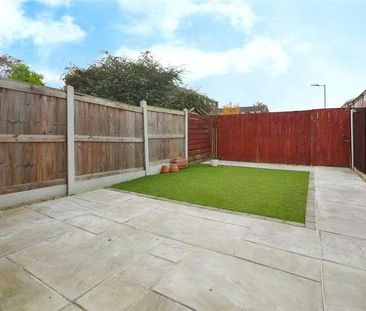 Taunton Road, Romford, Essex, RM3 - Photo 4