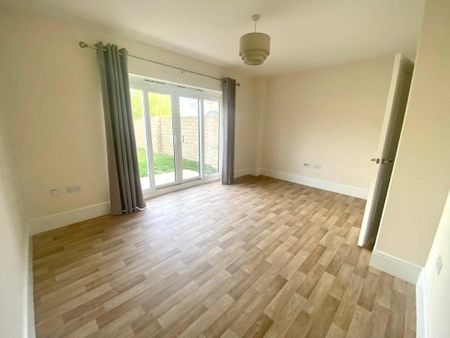 4 bedroom end of terrace house to rent - Photo 3