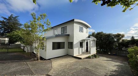 Spacious Architecturally Designed Home - Photo 3