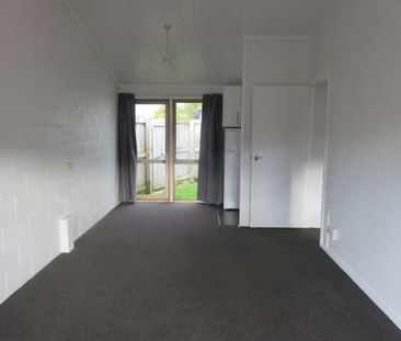 **One-Bedroom Apartment Available in Hamilton East – $410/Week** Di... - Photo 5