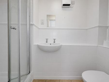 2 Bedroom Flat - Purpose Built To Let - Photo 5