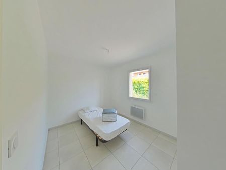Location Maison 4 pièces 82m² ROMANS SUR ISERE 26100 - Photo 2