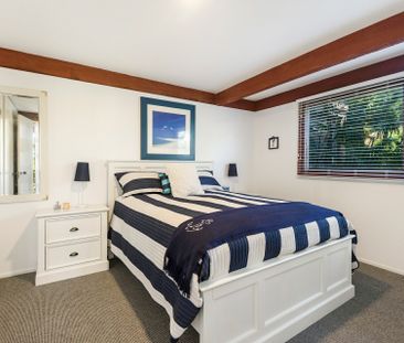 4 Bedroom Home with Stunning Pittwater Views - Photo 3