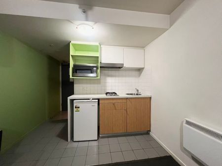 Furnished Studio Apartment Opposite Flinders Street Station! - Photo 2
