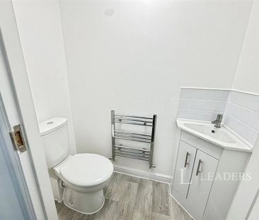 2 bedroom semi-detached house to rent - Photo 6