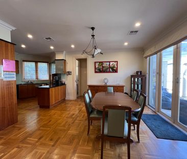 AMAZING FAMILY HOME IN FABULOUS LOCATION - Photo 6