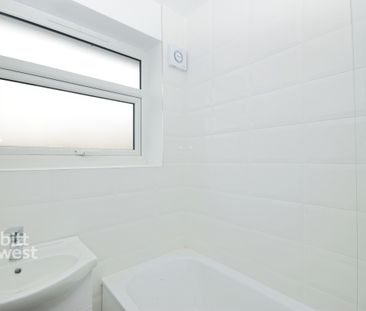 2 bedroom semi-detached bungalow to rent - Photo 4