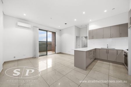 Large unit with great views - Photo 3