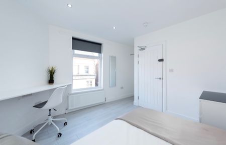 6 Bed Semi-Detached House, Lawrence Road, L15 - Photo 3