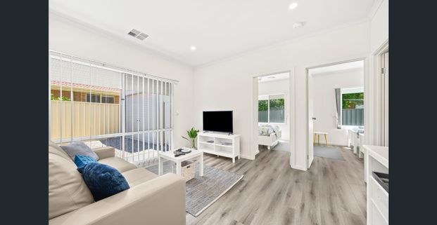 Spacious & Modern Retreat With Stunning Ocean Views (3-8 month lease only) - Photo 1