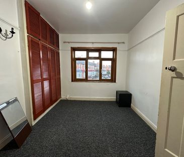 3 Bed Semi-Detached House, Coniston Avenue, IG11 - Photo 6