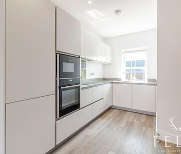 4 bedroom terraced house to rent - Photo 2