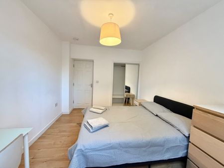 4 Bed Maisonette, Malcolm House, N1 - Photo 5
