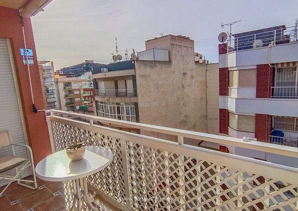 Apartment in Águilas, Murcia: 4 bedrooms, 2 bathrooms, balcony, equipped kitchen, parking, 5 minutes from the beach, quiet.