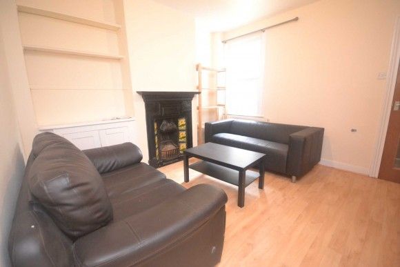 6 Bed - Swainstone Road, Reading - Photo 1