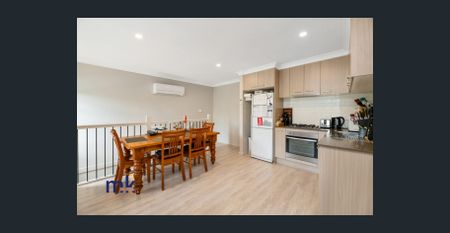 Private 1 Bedroom Flat with Extra Living Space/ 2nd Bedroom - Photo 4