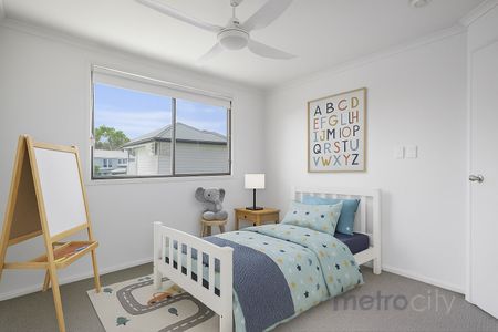 Beautifully Updated Townhouse Moments from Oxford Street!! - Photo 2