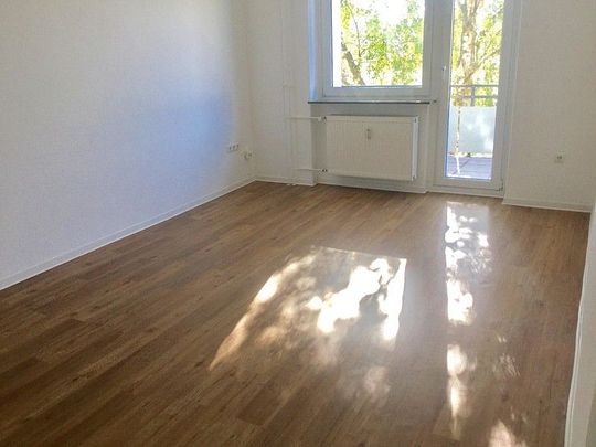 2-Zimmer-Wohnung mit Tageslichtbad und Balkon sucht Nachmieter - Photo 1