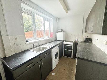 2 bedroom semi-detached house to rent - Photo 4