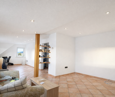 Helle ca. 100 m² große 3-Zimmer-Maisonettewohnung mit Einbauküche u... - Photo 1