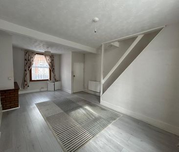 2 bedroom property to rent - Photo 1