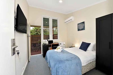 Room 1 (Ensuite) - Photo 4