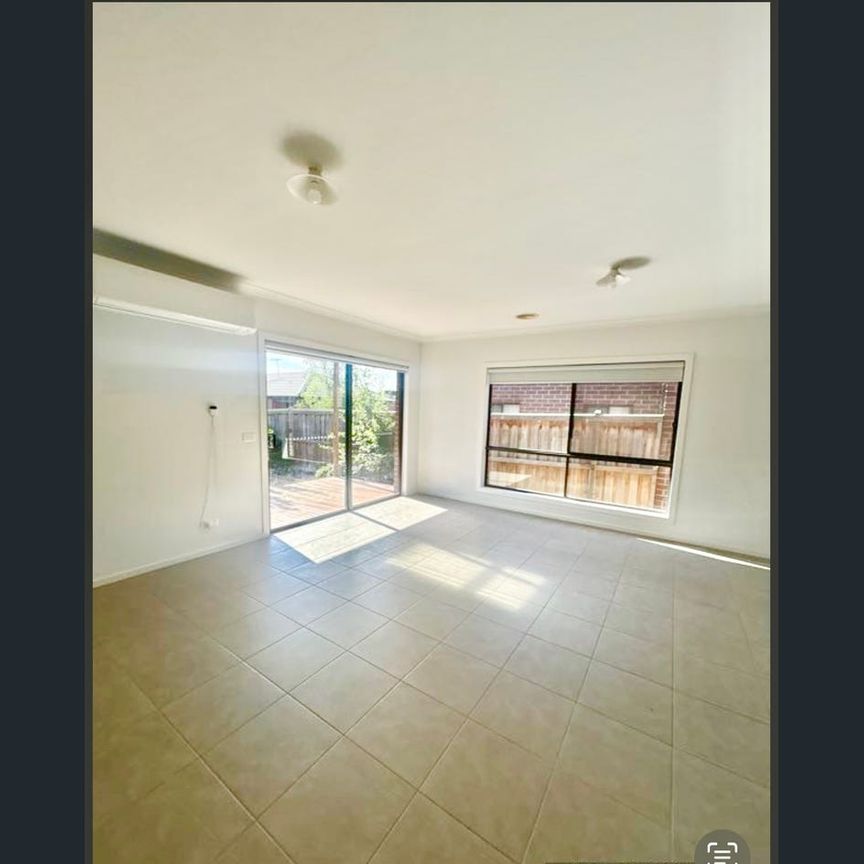 The perfect location with everything you need only moments away! - Photo 1