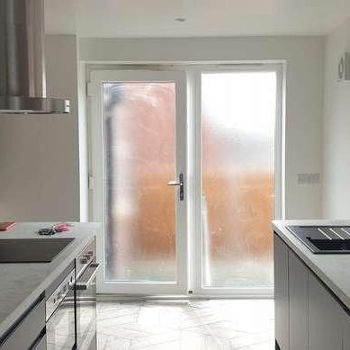 Stunning Bed Flat// Aug, LN2 - Photo 2