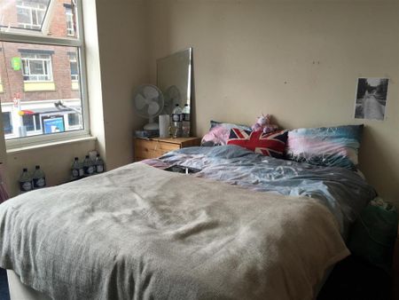 3 bedroom apartment to rent - Photo 4