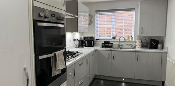 3 bedroom semi-detached house to rent - Photo 2