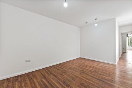 3 bedroom flat to rent - Photo 3
