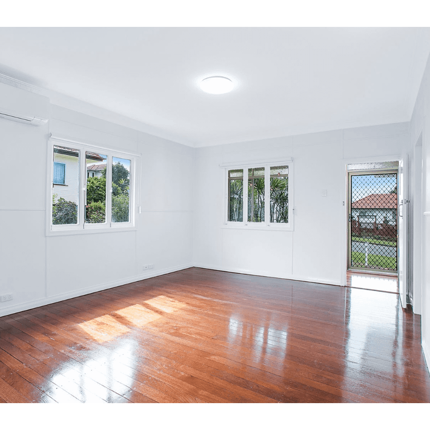Beautifully Presented Three-Bedroom Home with Modern Finishes and Spacious Backyard! - Photo 1
