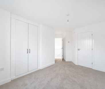 River Bank Close - Photo 1