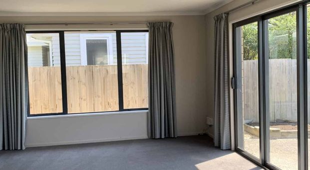 Lovely Modern 3 Bedroom Home - Photo 1