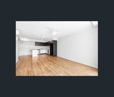 Near new top floor apartment - Photo 4