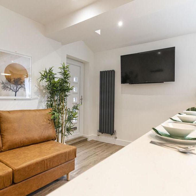 1 bedroom in a house share to rent - Photo 1