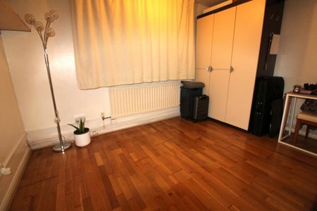 3 bedroom flat to rent - Photo 3