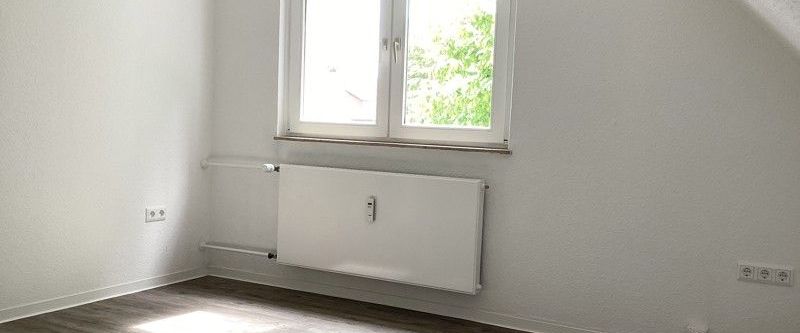 Charmante, frisch renovierte 3-Zimmer-Dachgeschosswohnung mit ca. 49,88 m² in gepflegtem Mehrfamilienhaus - Photo 1