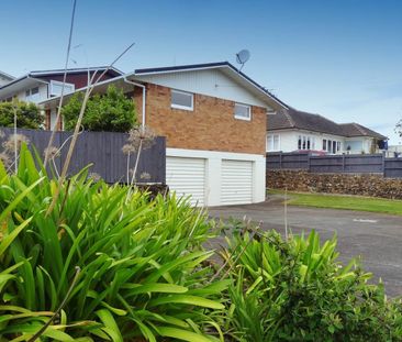 Superb Living - Unbeatable Location - Photo 4