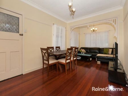 19 Ruskin Street, Taringa, QLD 4068 - Photo 2