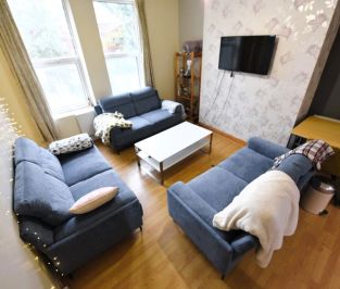 6 bedroom Flat in Brudenell Road, Leeds - Photo 2