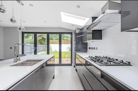 6 bedroom semi-detached house to rent - Photo 2